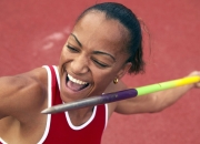 包含TheShy重返赛场，险胜首场状态出色，巴塞罗那观众沸腾！赛场气氛高涨的词条