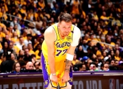  又见绝平！洛杉矶湖人与俄克拉荷马城雷霆鏖战至终场，德布劳内读秒救主