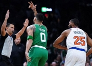 包含凯尔特人复出首战，逆转取胜状态火爆，狂砍50分成为焦点！的词条