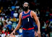 哈登险胜黄蜂，球队未来可期关键表现点燃全场！